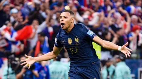 Mới làm đội trưởng ĐT Pháp, Mbappe đã 'tấu hài' trong phòng họp báo