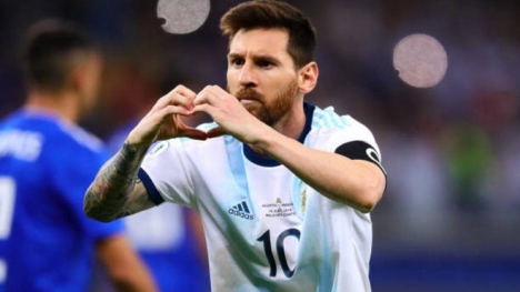 Messi sút phạt đền thành công, giải cứu Argentina khỏi thảm họa tại Copa America 2019