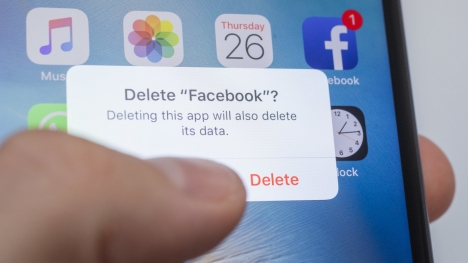 Đồng sáng lập Apple khuyên người dùng nên xóa Facebook ngay và luôn 