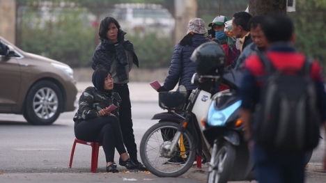 ĐT Việt Nam tạo 'cơn sốt vé' tại Phú Thọ, phe vé lộng hành hét giá gây sốc 