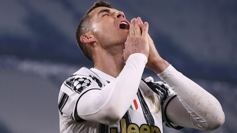 Ronaldo 3 năm liền bị loại khỏi Champions League, báo hiệu đoạn kết buồn với Juventus?