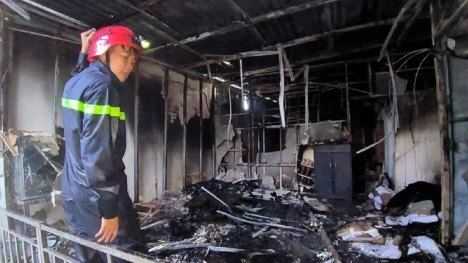 Hỏa hoạn thiêu rụi tiệm bánh tại TP.HCM lúc sáng sớm, giải cứu 11 nạn nhân mắc kẹt