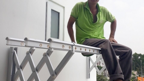 Nên mua giàn phơi gắn tường hay giàn phơi tay quay thì phù hợp với chung cư?