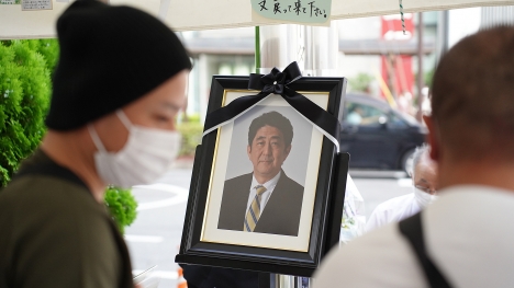 Đáng sợ quá trình tự chế súng của kẻ ám sát thủ tướng Shinzo Abe: '6 viên đạn cùng bắn một lúc'