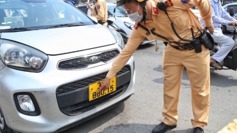 Bị phạt nguội oan do “trùng” biển giả, chủ sở hữu xe cần làm gì?