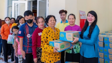 Fami Canxi & Chuyến Xe Nhân Ái tiếp sức “Cứng cáp trăm phần trao cộng đồng nhân ái”