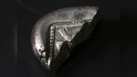 Đồng xu bạc vỡ 2.500 năm tuổi cực hiếm được khai quật gần Jerusalem