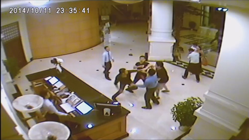 Video: Hỗn chiến trong khách sạn, công an đến rồi bỏ đi 