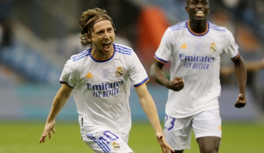 Modric 'vẽ cầu vồng' đẹp mắt, Real Madrid giành Siêu cúp Tây Ban Nha 