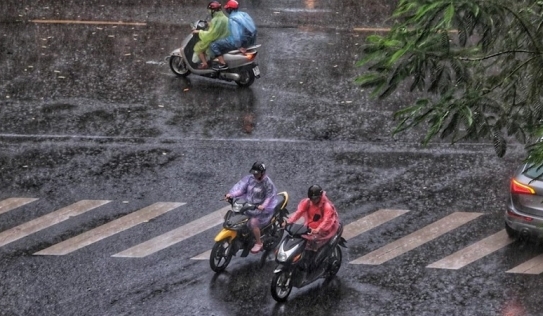Miền Bắc bước vào đợt mưa dông diện rộng, Tây Nguyên và Nam Bộ mưa lớn cảnh báo sạt lở