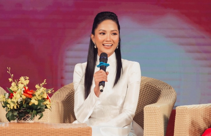 Nhan sắc ấn tượng của nàng hậu sau 5 năm đăng quang Nhan sắc ấn tượng của nàng hậu sau 5 năm đăng quang