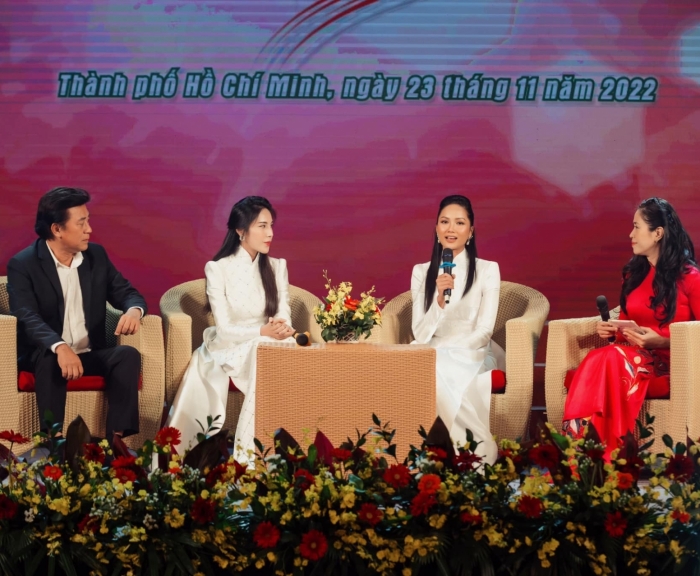 Khi 'hoa hậu quốc dân' chung khung hình với 'cô Tiên đời thực': 2 mỹ nhân hết mình vì cộng đồng - Ảnh 1 Khi 'hoa hậu quốc dân' chung khung hình với 'cô Tiên đời thực': 2 mỹ nhân hết mình vì cộng đồng - Ảnh 1