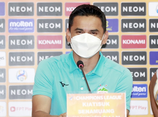 HLV Kiatisak đặt mục tiêu có điểm trước Jeonbuk. Ảnh: VFF HLV Kiatisak đặt mục tiêu có điểm trước Jeonbuk. Ảnh: VFF