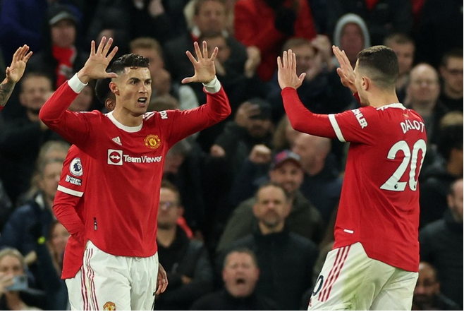 Ronaldo tỏa sáng giúp MU giữ lại 1 điểm. Ảnh: Internet Ronaldo tỏa sáng giúp MU giữ lại 1 điểm. Ảnh: Internet