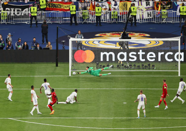Cột dọc và sự xuất sắc của Courtois đã cứu thua cho Real Madrid. Ảnh: Internet Cột dọc và sự xuất sắc của Courtois đã cứu thua cho Real Madrid. Ảnh: Internet