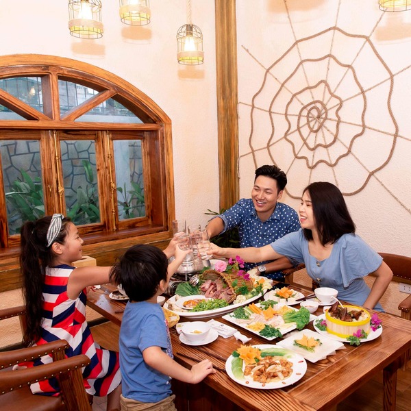Vợ Mạnh Trường được cưng chiều hết mực khi sinh con thứ 3 ở tuổi 37 - Ảnh 1 Vợ Mạnh Trường được cưng chiều hết mực khi sinh con thứ 3 ở tuổi 37 - Ảnh 1