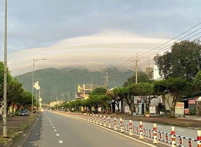 Sau núi Bà Đen, người dân sống gần núi Chứa Chan lại rần rần chia sẻ cảnh tượng đặc biệt - Ảnh 3