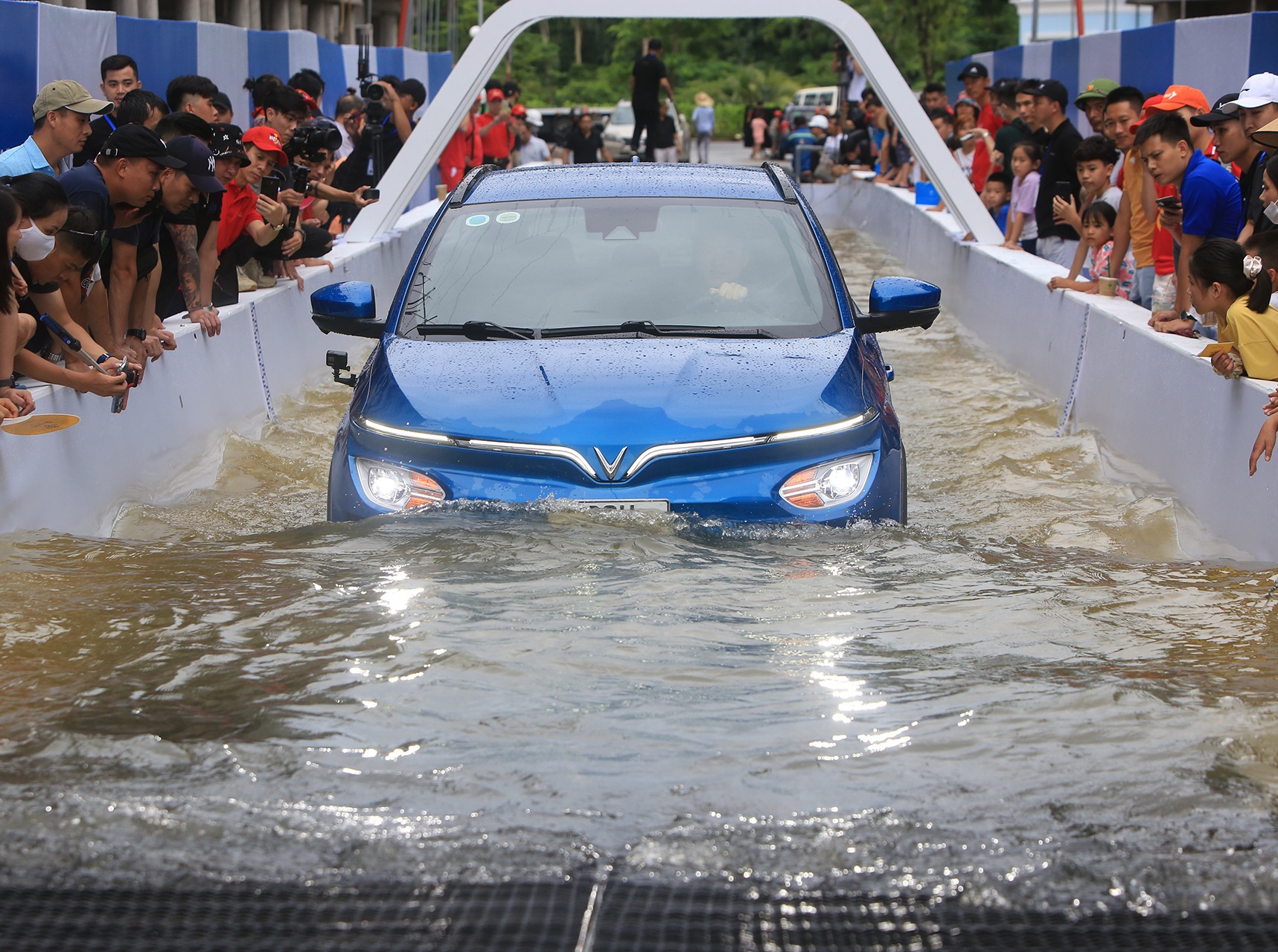 Khả năng bất ngờ của VinFast VF e34 khiến nhiều người ngỡ ngàng ngơ ngác - Ảnh 2