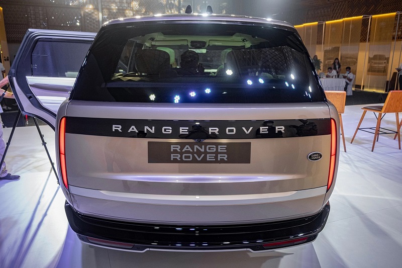Range Rover 2022 officially launched in Vietnam, compared with Mercedes-AMG G63 3