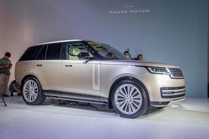Range Rover 2022 officially launched in Vietnam, compared with Mercedes-AMG G63 1