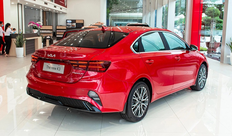 Kia K3 giảm giá, chính thức 'tuyên chiến' với Mazda3 và Corolla Altis 'tháng cô hồn' - Ảnh 1 Kia K3 giảm giá, chính thức 'tuyên chiến' với Mazda3 và Corolla Altis 'tháng cô hồn' - Ảnh 1