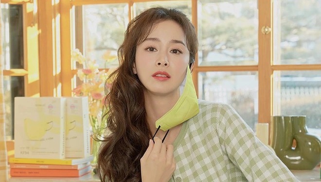 Nhan sắc U50 của Kim Tae Hee xứng danh 'tường thành nhan sắc' - Ảnh 2 Nhan sắc U50 của Kim Tae Hee xứng danh 'tường thành nhan sắc' - Ảnh 2