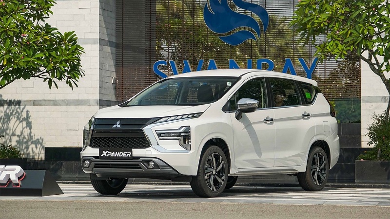 Top 1 xe bán chạy nhất tháng thuộc về Mitsubishi Xpander với 2.771 xe, tăng tới  2.187 xe so với tháng liền trước. Kết quả này là nhờ vào việc phiên bản nâng cấp được ra mắt từ giữa tháng 6. Được biết xe đang được bán với 3 phiên bản AT, AT Premium và Cross mới mức giá bán lần lượt là 555-688 triệu đồng.