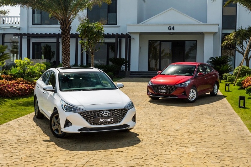 Kế tiếp top 2 là Hyundai Accent với 1.423 xe, con số này tăng 337 xe so với tháng 6, giúp mẫu xe của Hàn trụ vững vị trí thứ hai và dẫn đầu nhóm sedan hạng B. Được biết Hyundai Accent đang được trang bị động cơ 1.4L, hộp số sàn 6 cấp hoặc tự động 6 cấp, giá bán 425-540 triệu đồng.