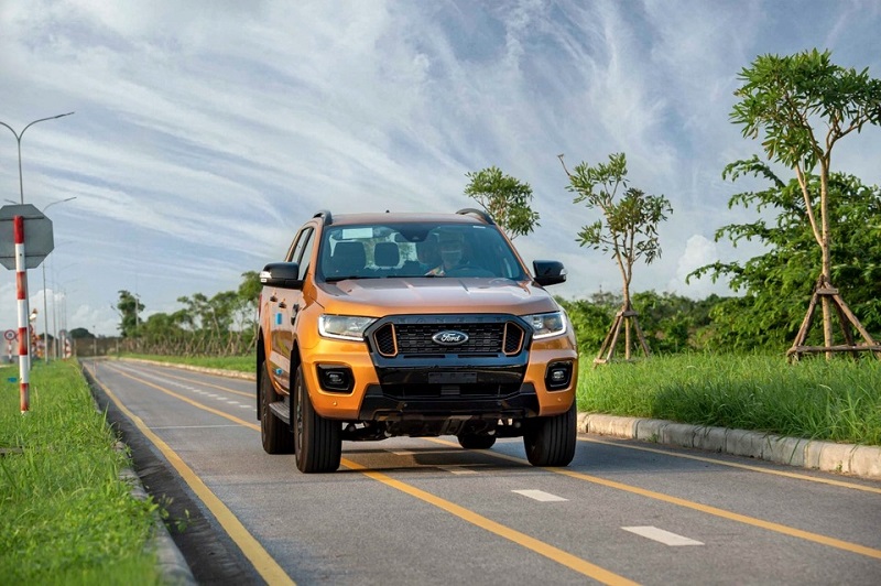Top 4 là Ford Ranger với 1.306 xe, mẫu xe thuộc thế hệ T5 đang bước vào những ngày cuối vòng đời, thế hệ mới của mẫu xe này được biết sẽ được ra mắt trong tháng 8. Thế hệ hiện hành của Ford Ranger được phân phối với 5 phiên bản (trừ bản Raptor), có giá bán từ 616-925 triệu đồng.