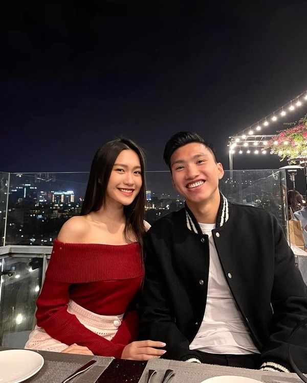 Không còn giấu giếm, Đoàn Văn Hậu chính thức công khai bạn gái hot girl - Ảnh 2 Không còn giấu giếm, Đoàn Văn Hậu chính thức công khai bạn gái hot girl - Ảnh 2