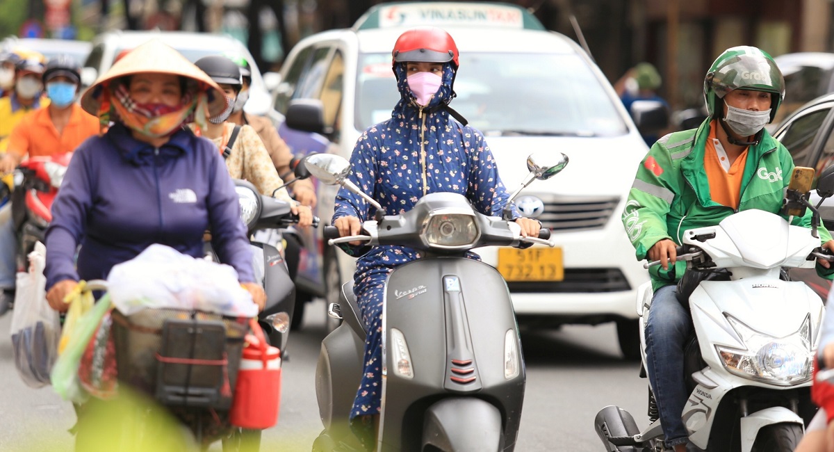 Cảnh báo nắng nóng ở Bắc và Trung Bộ trước khi mưa dông diện rộng