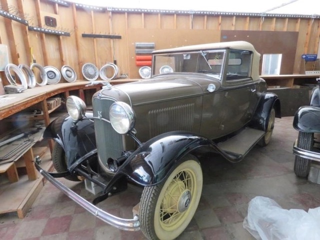 Ngắm bộ sưu tập xế hộp khổng lồ lên tới 140 chiếc bị 'ngủ quên' suốt 30 năm  - Ảnh 4