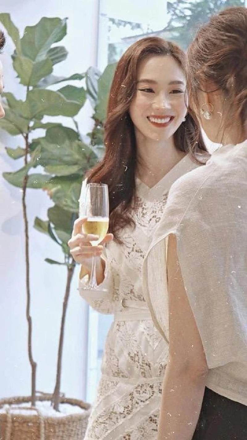 Hoa hậu Đặng Thu Thảo chứng minh đẳng cấp nhan sắc qua ảnh chụp lén Hoa hậu Đặng Thu Thảo chứng minh đẳng cấp nhan sắc qua ảnh chụp lén