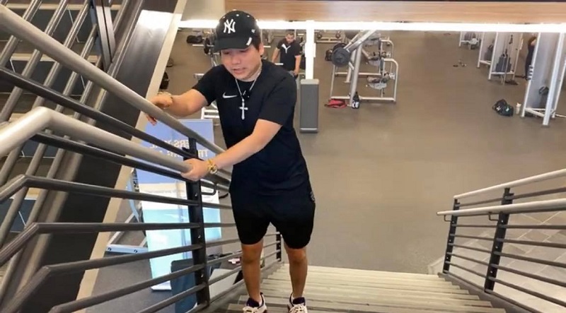 Khoa Pug chi 5 tỷ kéo chân: 'Ai thừa tiền, rửng mỡ mới đi kéo chân' (Ảnh chụp màn hình) Khoa Pug chi 5 tỷ kéo chân: 'Ai thừa tiền, rửng mỡ mới đi kéo chân' (Ảnh chụp màn hình)