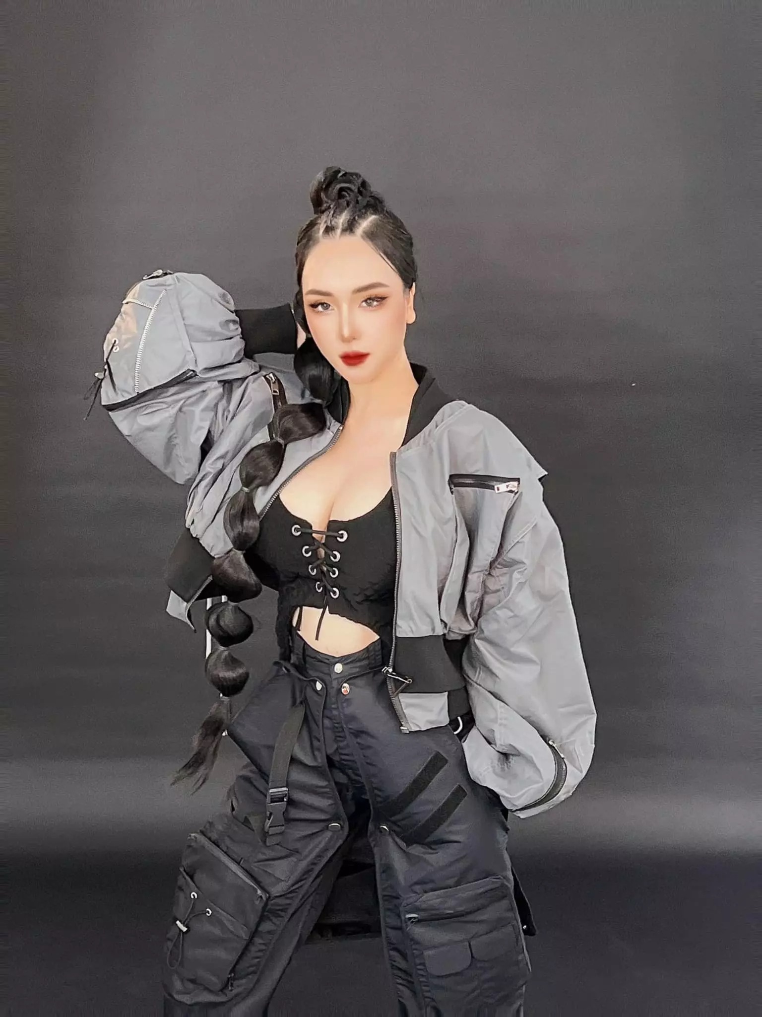 Ngắm body đẹp bức thở của bà xã Khắc Việt, gái 2 con nhưng vẫn 'trông mòn con mắt' - Ảnh 5