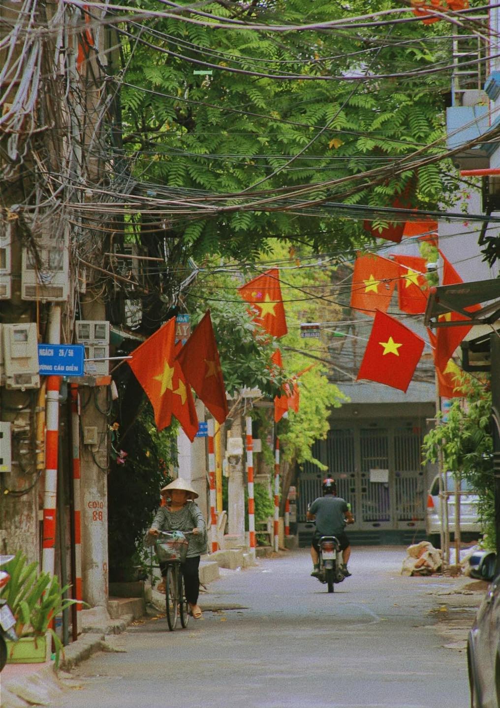 Chùm ảnh Hà Nội rực cờ đỏ sao vàng trước ngày Quốc khánh 2/9