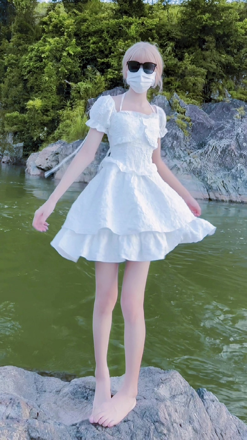 Chủ nhân loạt clip cởi khẩu trang biến hình triệu view hóa ra là con gái, nhan sắc thật cực đỉnh - Ảnh 4 Chủ nhân loạt clip cởi khẩu trang biến hình triệu view hóa ra là con gái, nhan sắc thật cực đỉnh - Ảnh 4