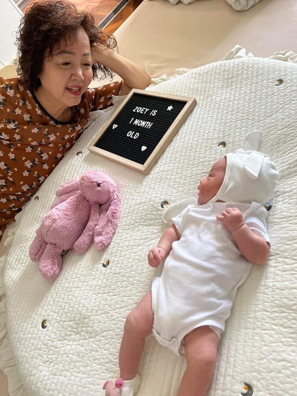 Phạm Quỳnh Anh lần đầu hé lộ dung mạo của ái nữ thứ ba - Ảnh 3 Phạm Quỳnh Anh lần đầu hé lộ dung mạo của ái nữ thứ ba - Ảnh 3
