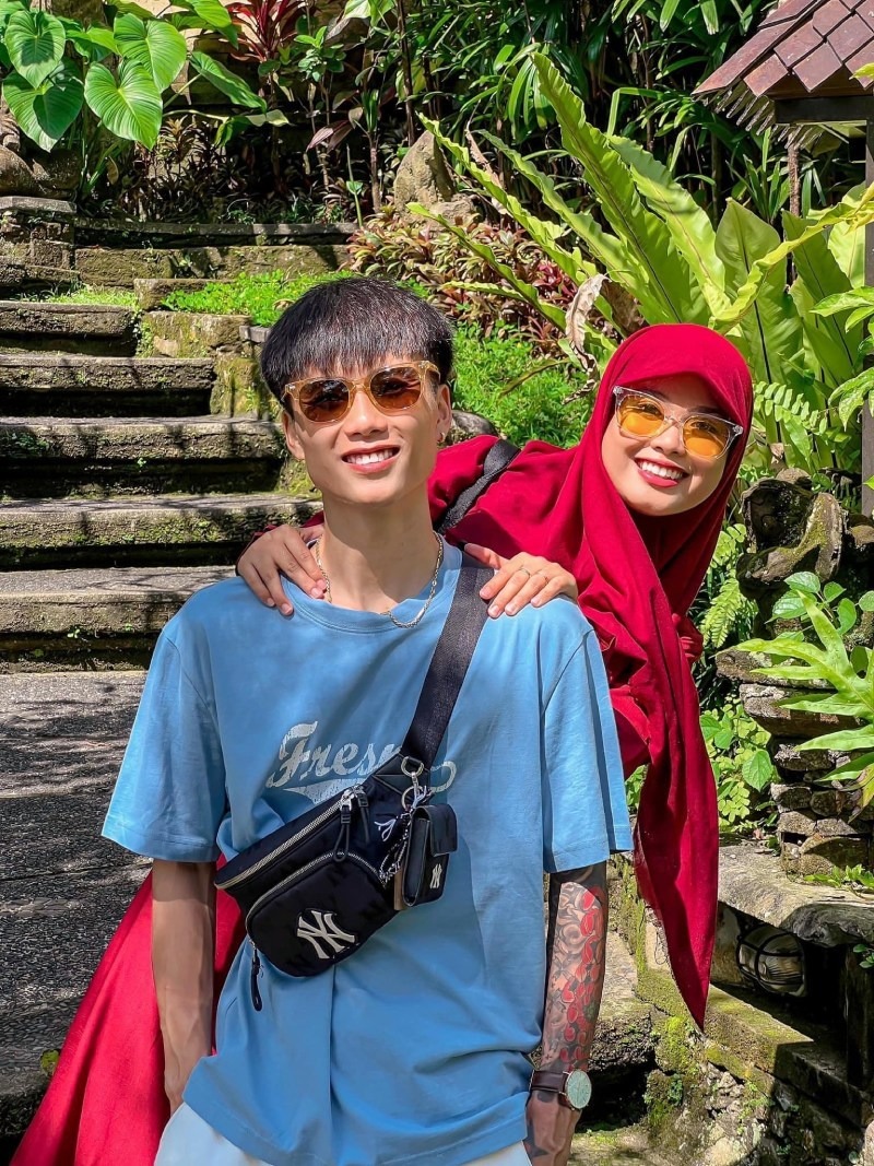 Đạt Villa hội ngộ tình cũ ngoại quốc Vidhia, cộng đồng mạng nghi ngờ nối lại tình xưa (Ảnh FBNV) Đạt Villa hội ngộ tình cũ ngoại quốc Vidhia, cộng đồng mạng nghi ngờ nối lại tình xưa (Ảnh FBNV)
