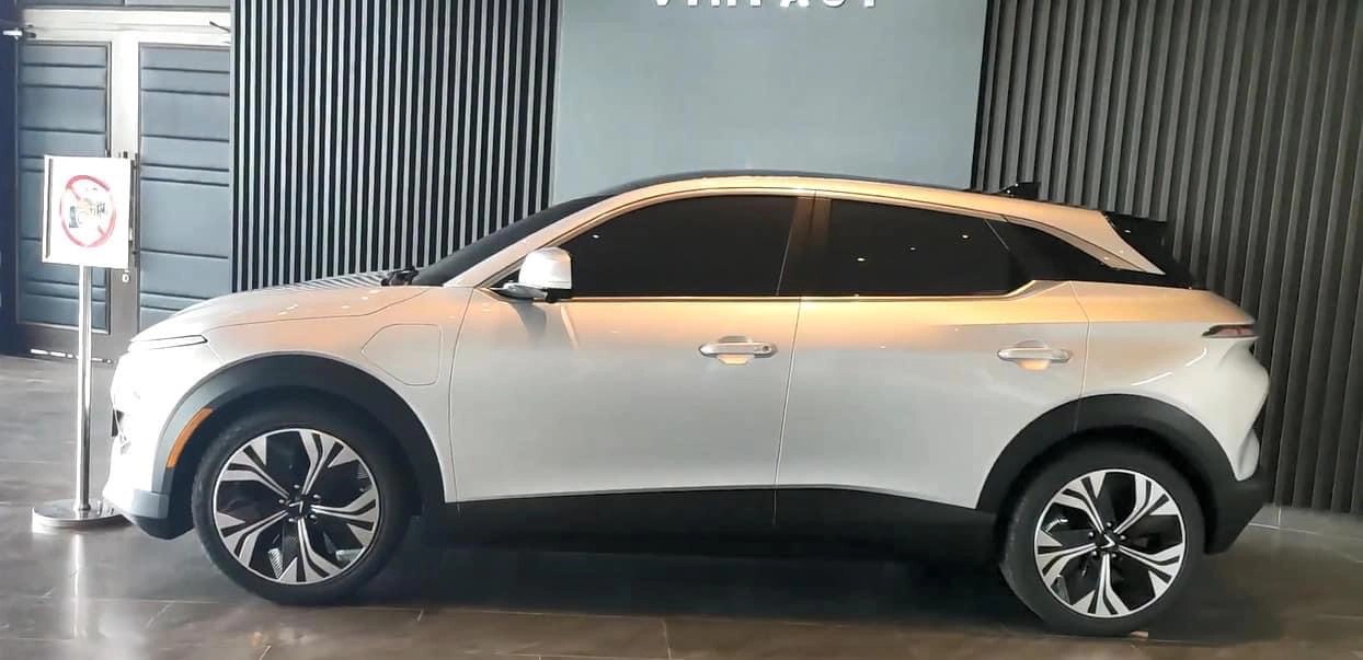 VinFast VF6 lộ diện full HD tại Hải Phòng, được ví ngang cỡ Creta và Seltos - Ảnh 1