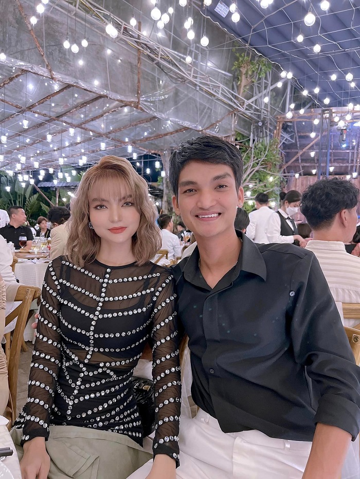 Vợ chồng Mạc Văn Khoa tại đám cưới đồng nghiệp Vợ chồng Mạc Văn Khoa tại đám cưới đồng nghiệp