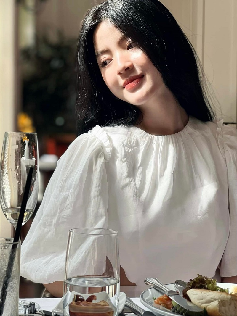 Chu Thanh Huyền lặng lẽ đi xem Quang Hải đá bóng, nhan sắc gây chú ý - Ảnh 3 Chu Thanh Huyền lặng lẽ đi xem Quang Hải đá bóng, nhan sắc gây chú ý - Ảnh 3