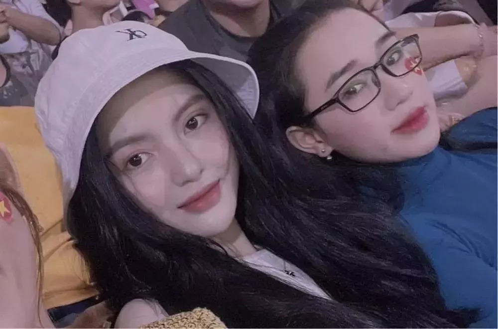 Mới đây cô và gia đình bạn trai còn sang Pháp 1 tháng để cổ vũ cho Quang Hải