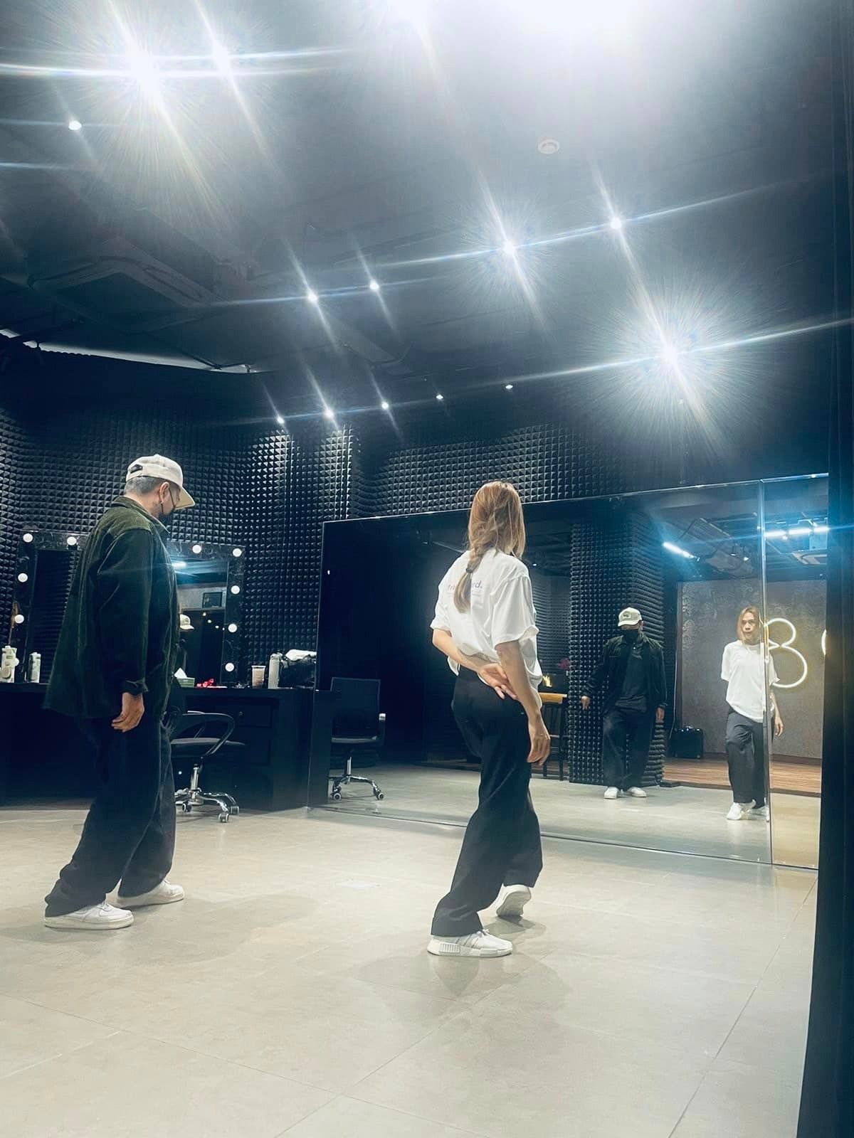 Mỹ Tâm khoe vũ đạo để chuẩn bị cho Tri Âm