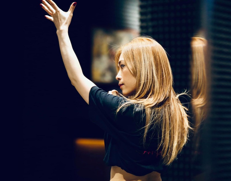 Vòng eo siêu thực tuổi 41 của Mỹ Tâm trước thềm Tri Âm Hà Nội - Ảnh 3