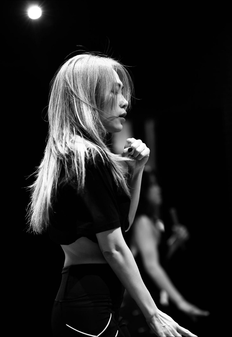 Vòng eo siêu thực tuổi 41 của Mỹ Tâm trước thềm Tri Âm Hà Nội - Ảnh 4