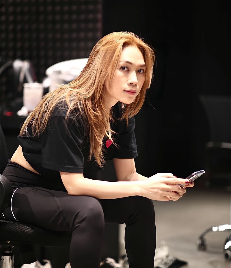 Vòng eo siêu thực tuổi 41 của Mỹ Tâm trước thềm Tri Âm Hà Nội - Ảnh 2