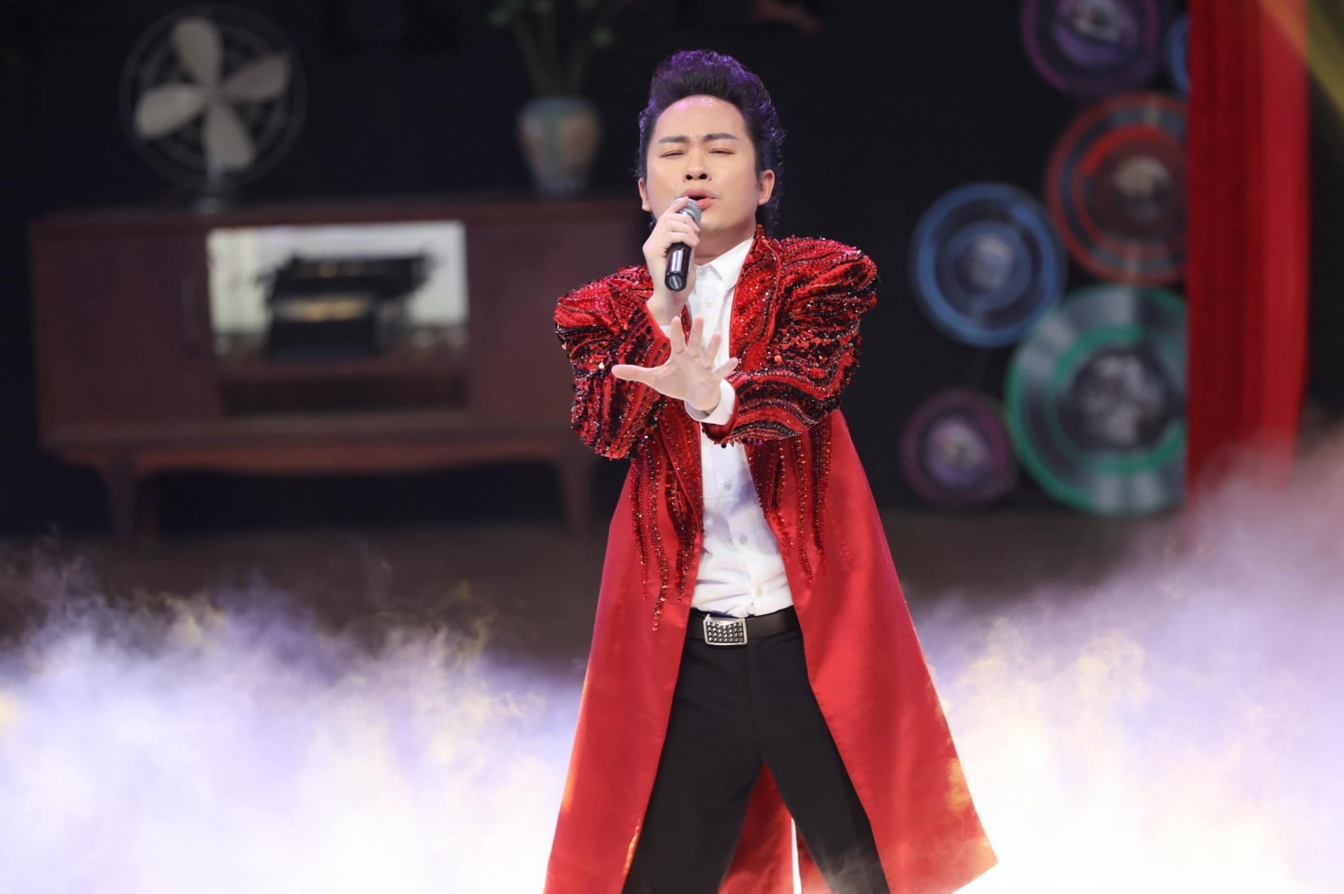 Tùng Dương tiết lộ lý do 1 chiếc áo mặc đi biểu diễn đến 8 lần - Ảnh 2