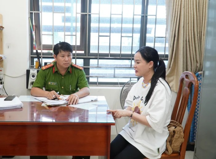 'Anna Bắc Giang' chính thức mang tiền đến giao nộp cho cơ quan công an