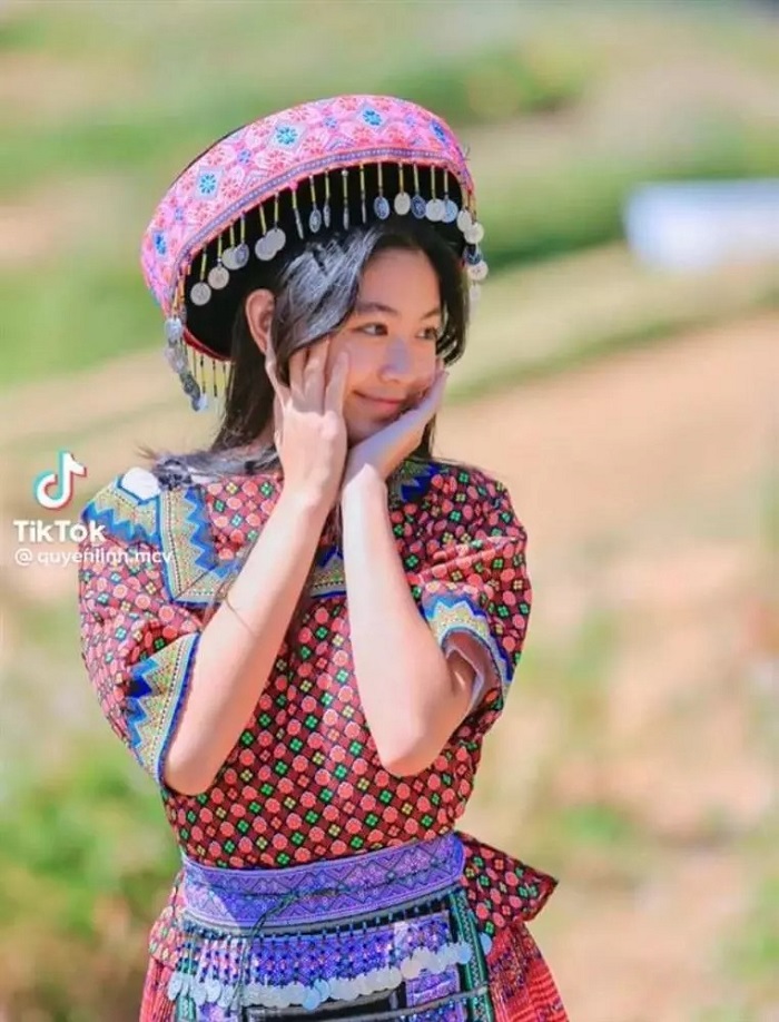 Mặt mộc 2 cô con gái Lọ Lem và Hạt Dẻ của MC Quyền Linh được khen ngợi (Ảnh chụp màn hình)